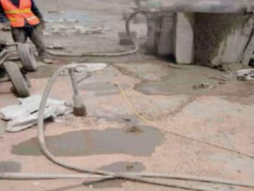 鹤壁水泥混凝土路面板底注浆技术 路面脱空注浆整治方案